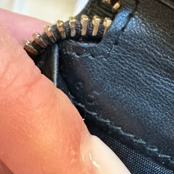 Prada Saffiano Zip Key Holder 6 Ring 2 missing - Picture 6 of 6